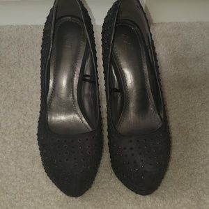 Black rhinestone pump heel